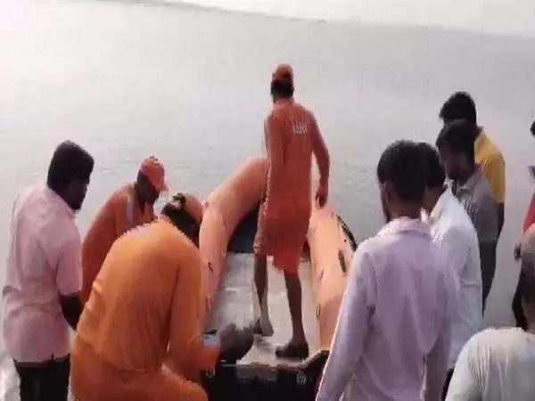 पुणे के उजानी बांध में नाव पलटने की घटना के बाद पांच शव बरामद किए गए, तलाशी अभियान जारी