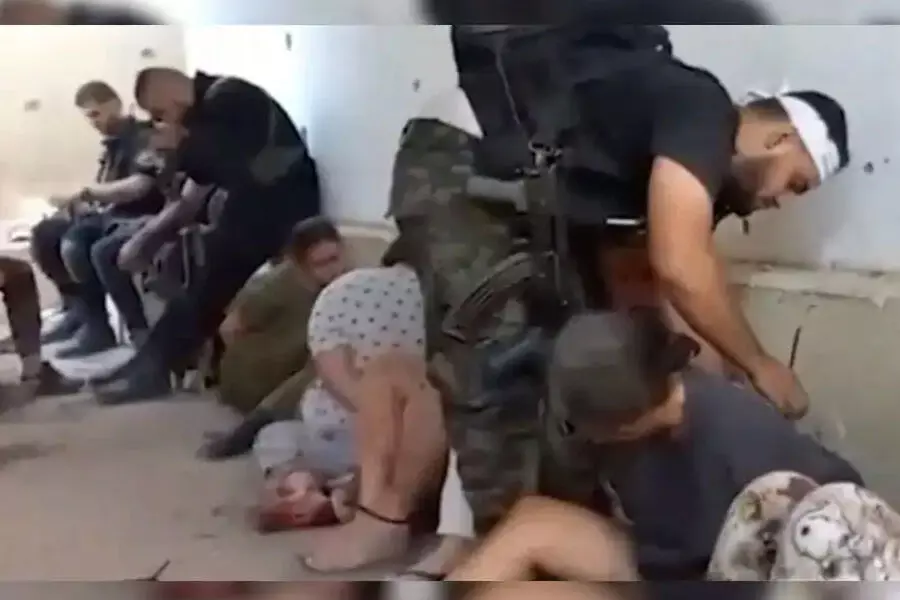दूर मत देखो, इज़राइल ने हमास द्वारा पकड़ी गई महिला सैनिकों का वीडियो जारी किया