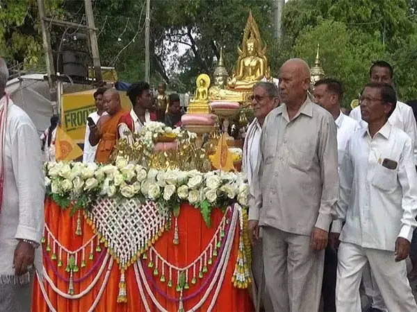 बोधगया में बुद्ध पूर्णिमा के अवसर पर भव्य शोभा यात्रा निकाली गयी