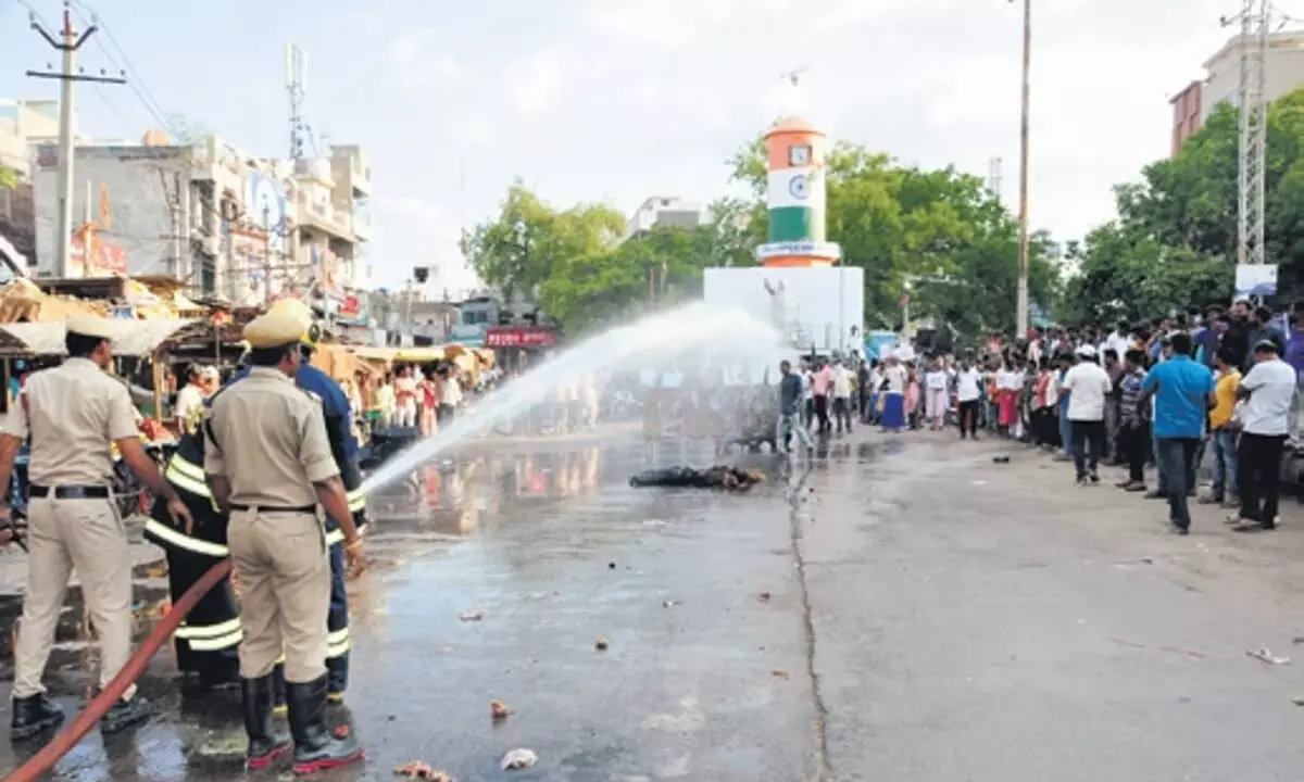 आंध्र प्रदेश में भीड़ नियंत्रण के लिए पुलिस ने मॉक ड्रिल की