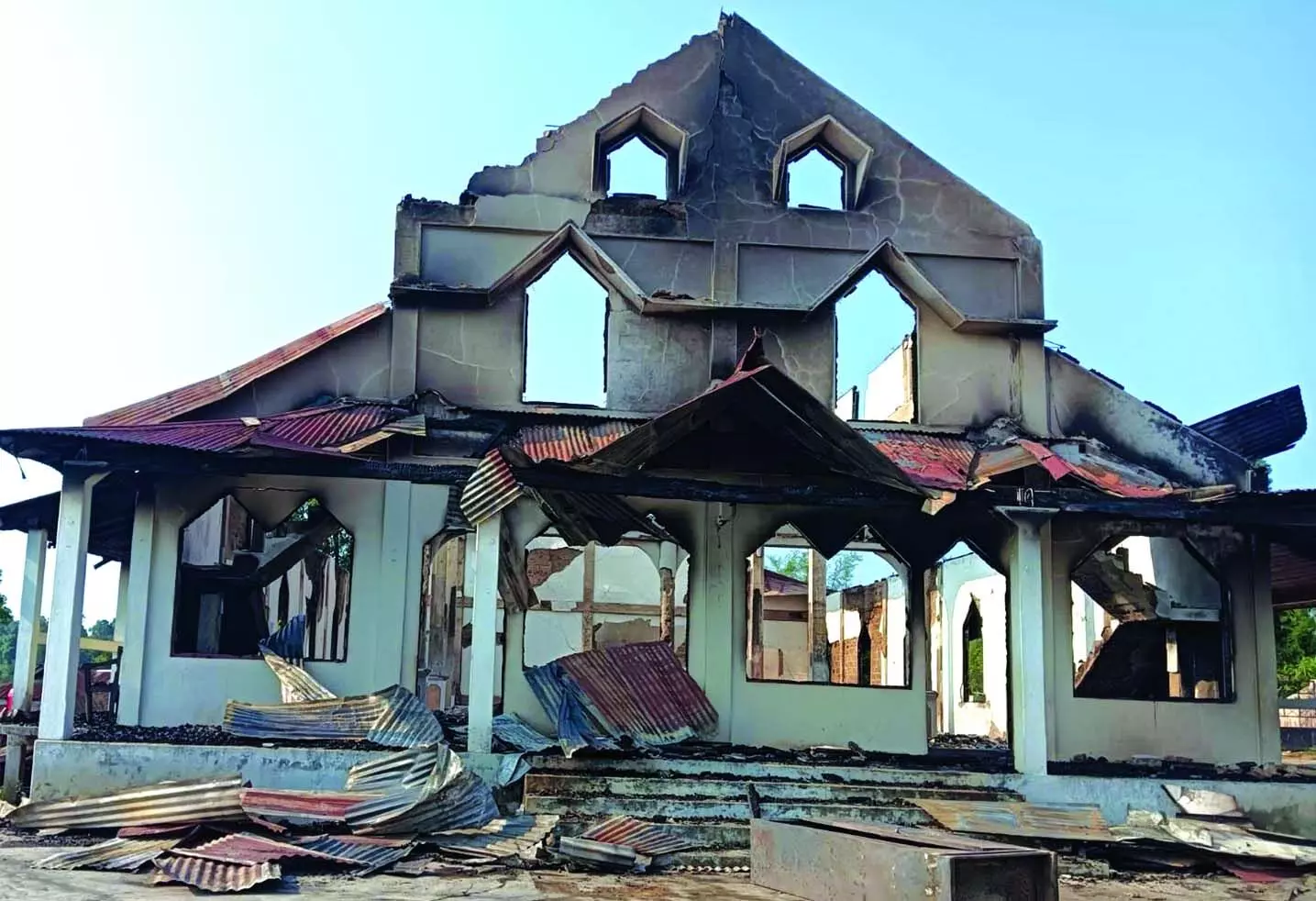 वेस्ट जैंतिया हिल्स में आग ने चर्च को तबाह कर दिया