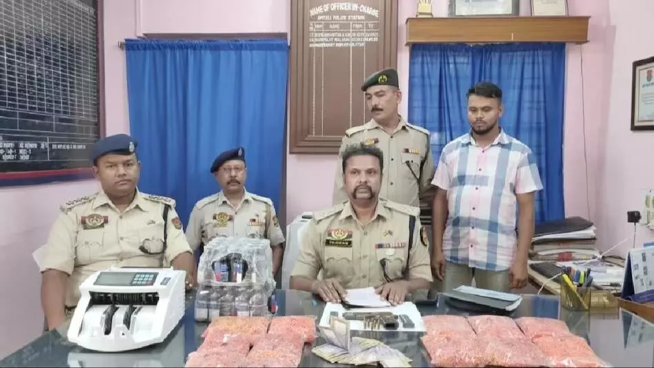 राज्य के बोर्डिंग गांव में 35 लाख रुपये के हथियार और नशीली दवाओं के साथ एक व्यक्ति गिरफ्तार