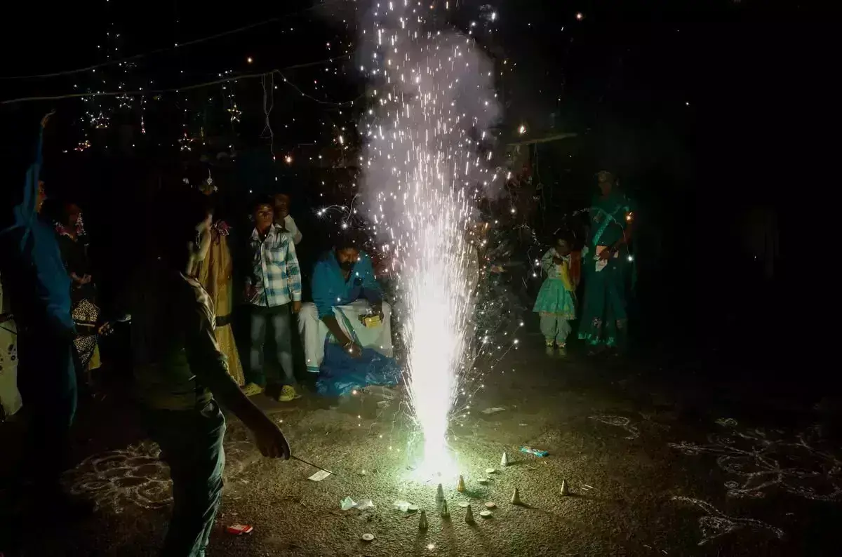 चुनाव आयोग ने नतीजों की घोषणा से पहले आंध्र प्रदेश में पटाखों की बिक्री और रैलियों पर प्रतिबंध लगा दिया