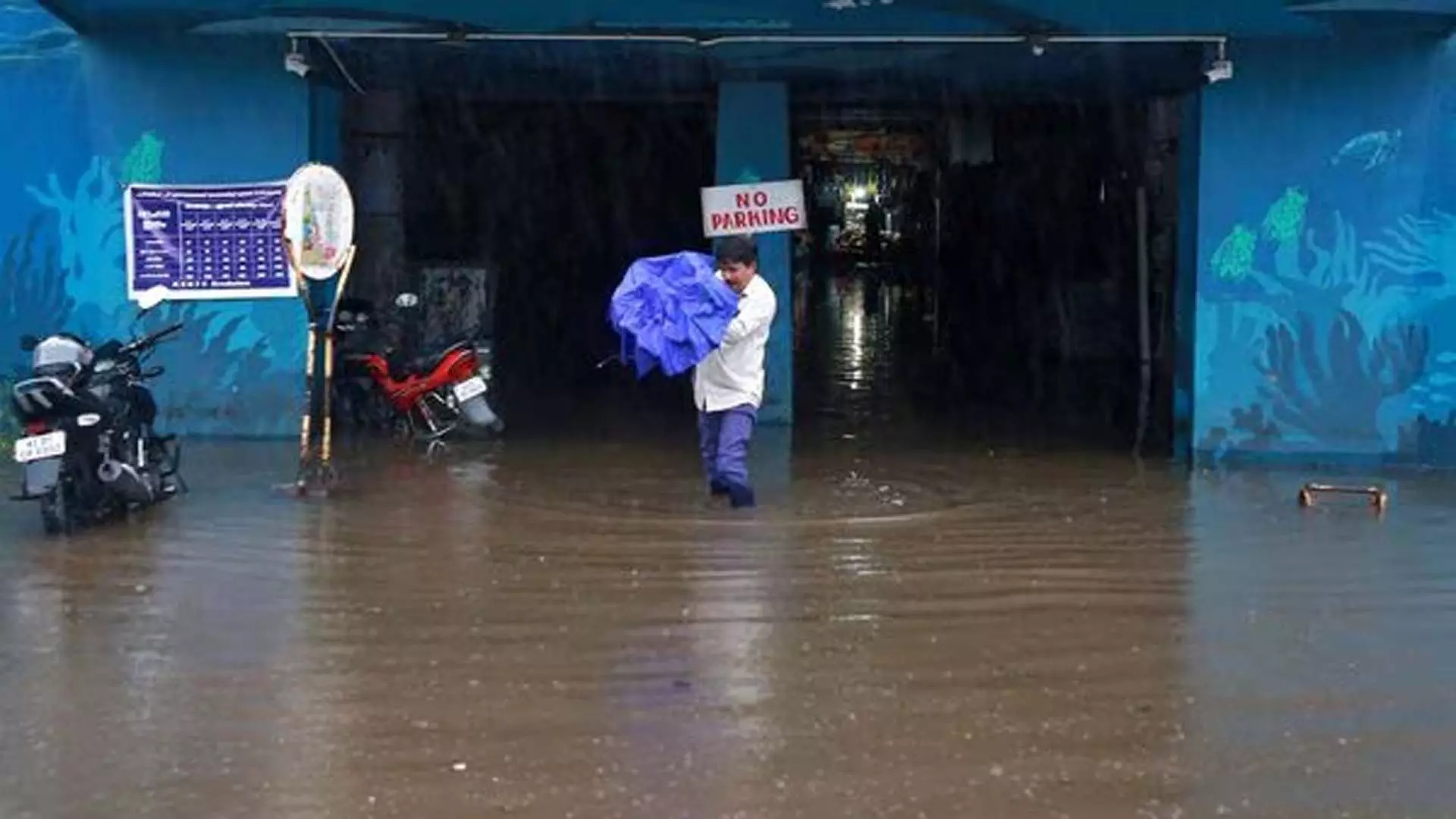 केरल में भारी बारिश से 7 लोगों की मौत, IMD ने जारी किया रेड और ऑरेंज अलर्ट