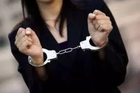 स्थानीय पुलिस ने टॉप 42 में शामिल महिला अपराधी को गिरफ्तार किया