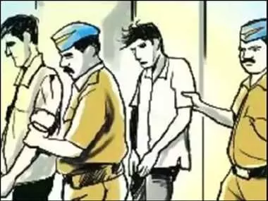 पुलिस ने लूटपाट करने वाले तीन बदमाशों को गिरफ्तार किया