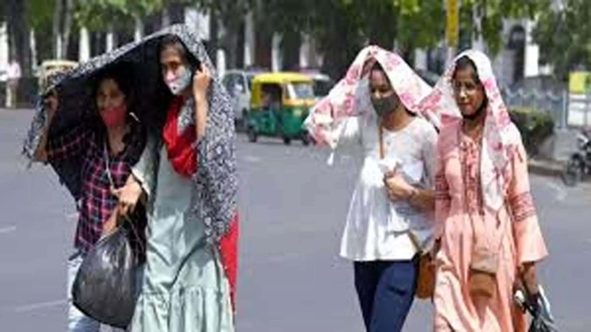 शुक्रवार सुबह दिल्ली में तापमान 30.8 डिग्री सेल्सियस, दिन में तेज़ हवाएं