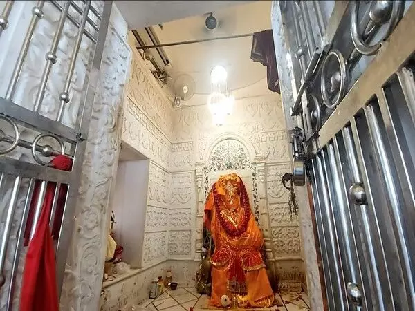 छतरपुर में मंदिरों में देवताओं के लिए एयर-कूलिंग सिस्टम स्थापित किया गया