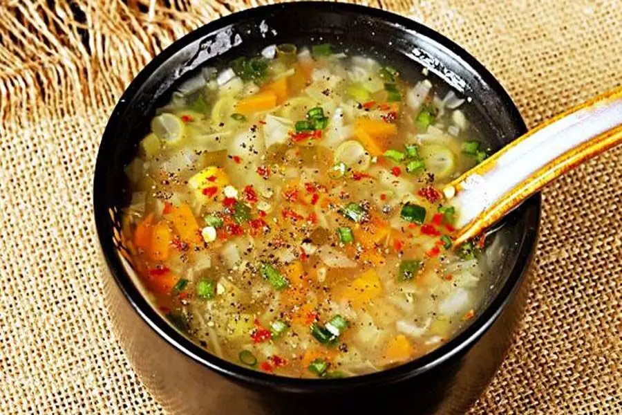 घर पर बनाएं हार्दिक और आरामदायक सब्जी का सूप