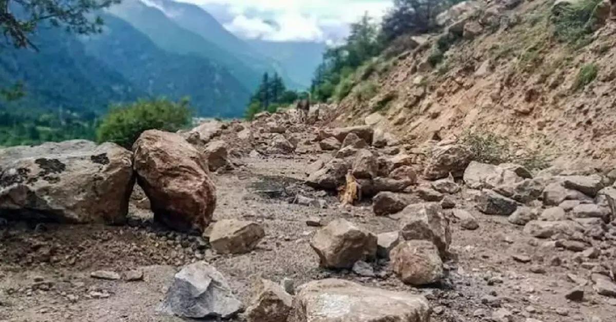 पापुआ न्यू गिनी में भारी भूस्खलन के कारण लगभग 100 लोगों के मारे जाने की आशंका