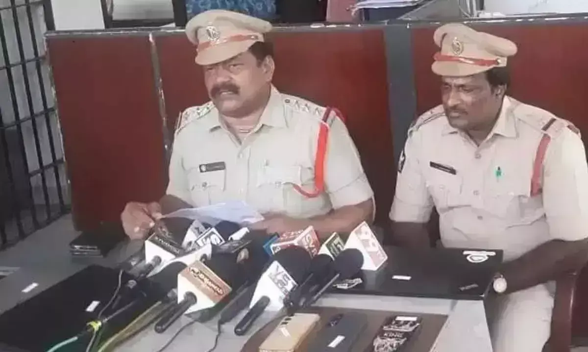 विशाखापत्तनम: पुलिस ने चोरी के मामलों में शामिल दो लोगों को पकड़ा