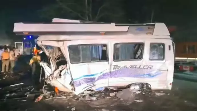 हरियाणा के अंबाला में ट्रक और बस की टक्कर में, एक परिवार के 7 लोगों की मौत