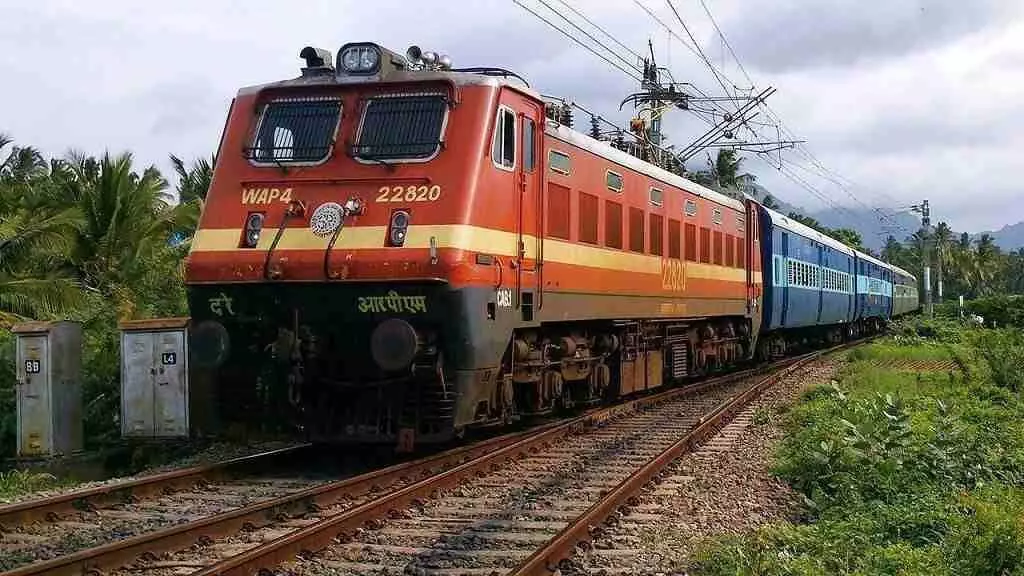 रेलवे विद्युतीकरण की दिशा में तेजी से कार्य , यात्रियों को फायदा होगा