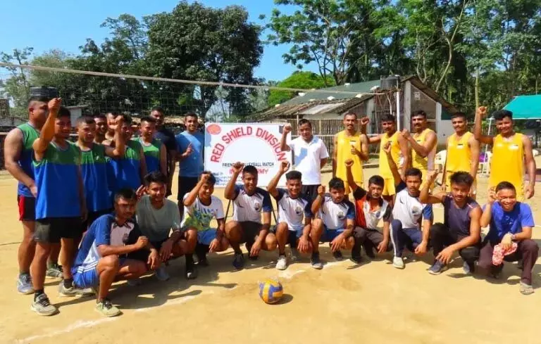 भारतीय सेना और असम के ग्रामीण मैत्रीपूर्ण वॉलीबॉल मैचों के लिए एक साथ आए