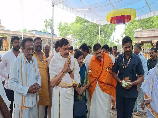 मुख्यमंत्री मोहन यादव ने आंध्र प्रदेश में श्रीशैलम श्री भ्रामराम्बा मल्लिकार्जुन मंदिर का किया दौरा