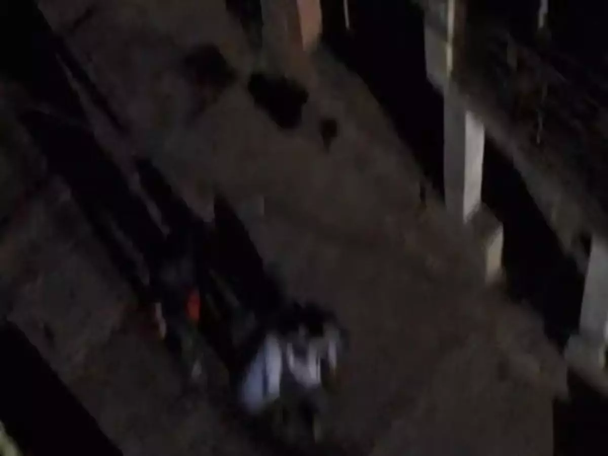 छत में खड़े व्यापारी को नीचे फेंका, तीन बदमाश गिरफ्तार