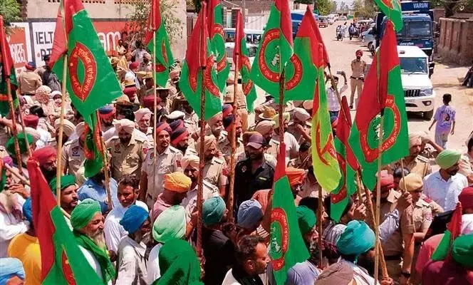 हंस राज के पक्ष में राजस्थान के मुख्यमंत्री की रैली से पहले किसानों को हिरासत में लिया गया