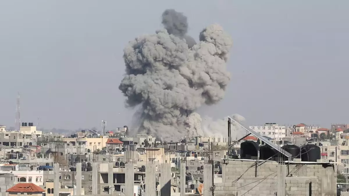 हमास ने बड़ा मिसाइल हमला इजराइल में सायरन बजा