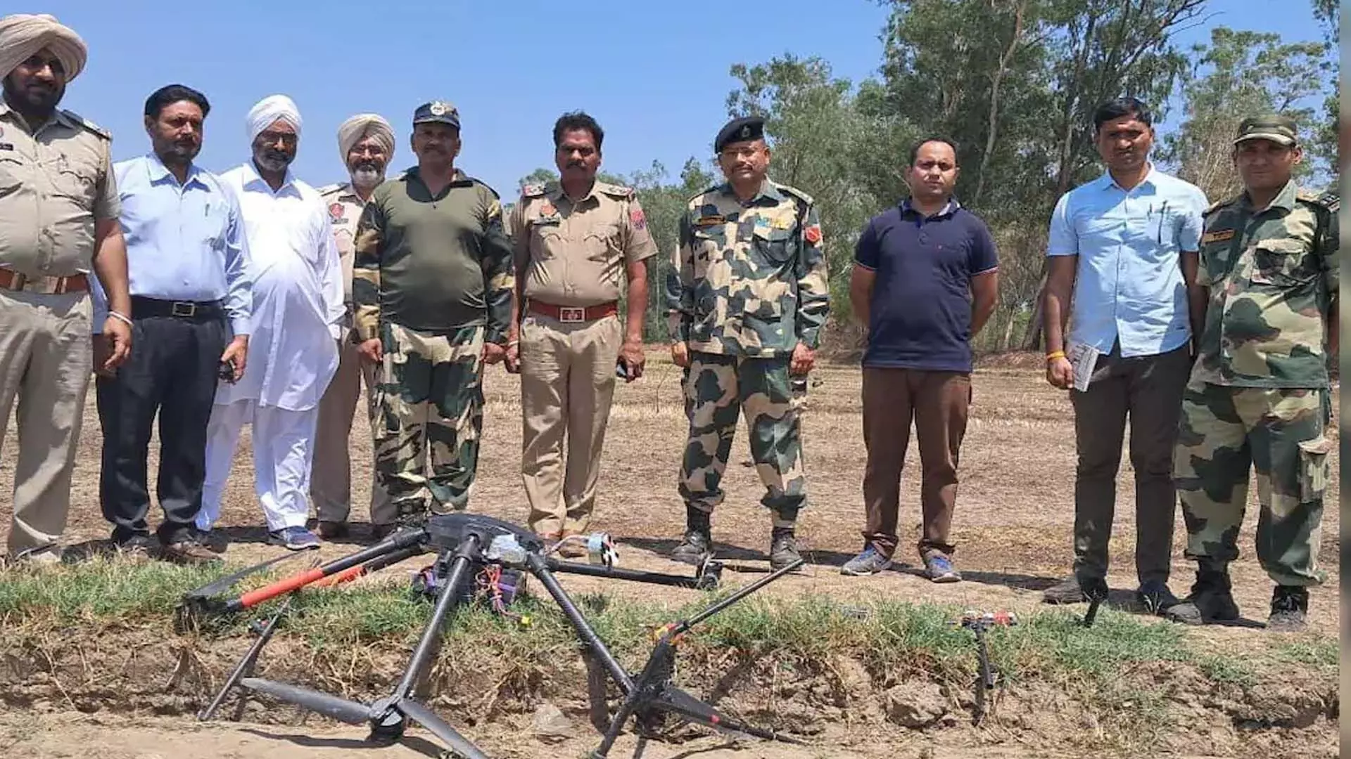 सीमा बलों ने पंजाब में हेक्साकॉप्टर ड्रोन को निष्क्रिय किया, 11 किलोग्राम मादक पदार्थ जब्त