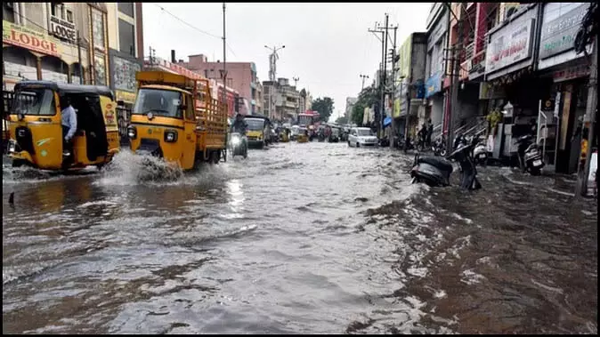 भारी बारिश से नगरकुर्नूल में निर्माणाधीन दीवार गिरी, चार लोगो  की मौत