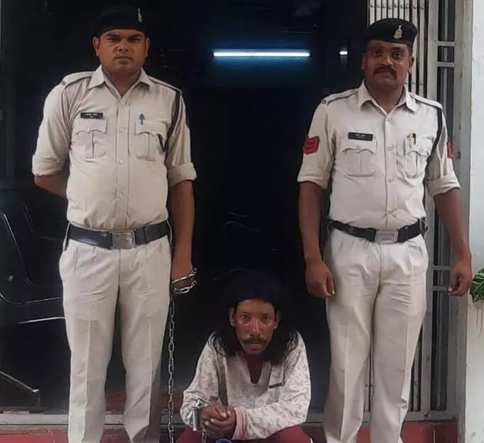 धमतरी स्टेशन पारा में गांजा बेचते आरोपी गिरफ्तार