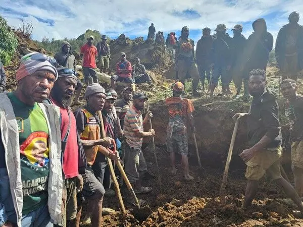 पापुआ न्यू गिनी में भूस्खलन में करीब 2000 लोगों के दबे होने की आशंका
