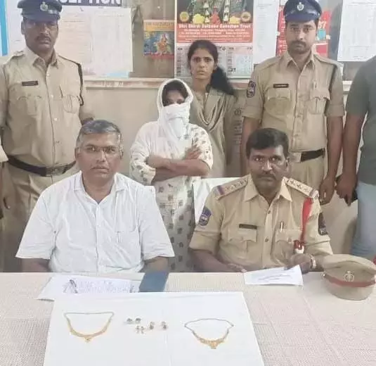 यात्री के सोने के गहने चुराने के आरोप में महिला को सिकंदराबाद रेलवे स्टेशन पर गिरफ्तार किया