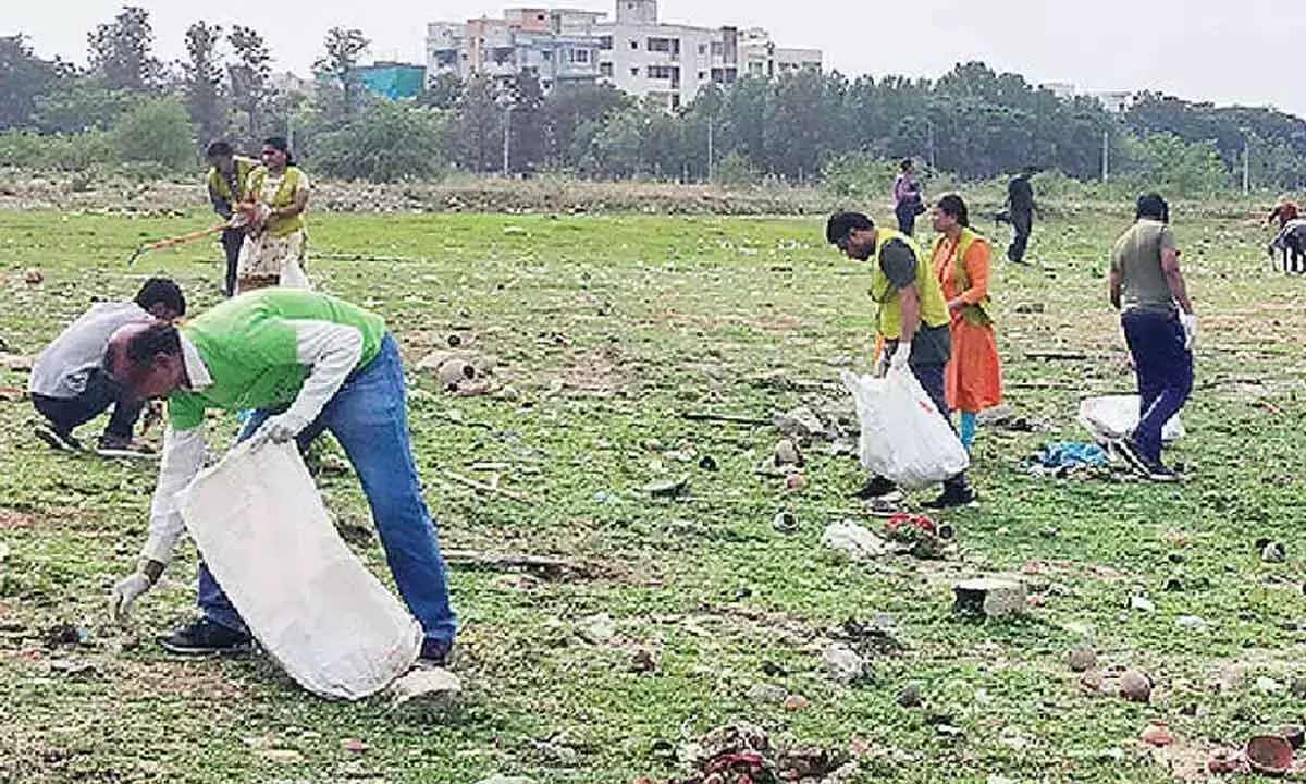 हैदराबाद: स्वयंसेवकों ने कापरा झील पर सफाई अभियान चलाया