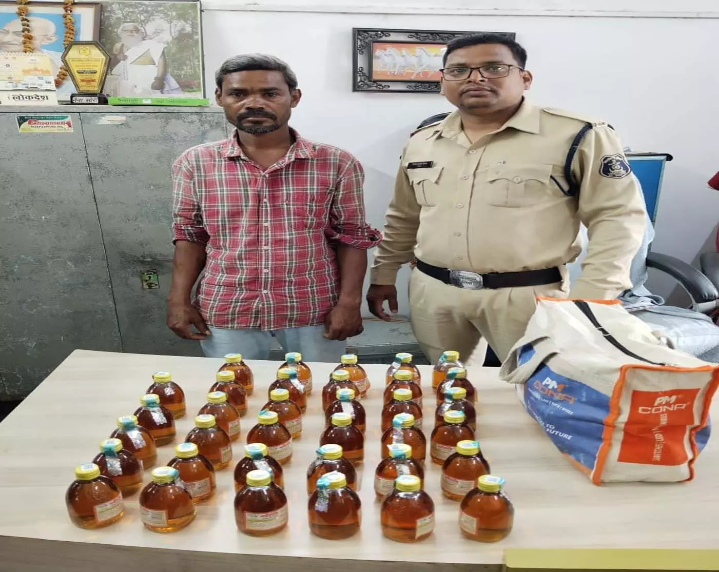 रायपुर में अवैध शराब की तस्करी करने वाला कोचिया गिरफ्तार