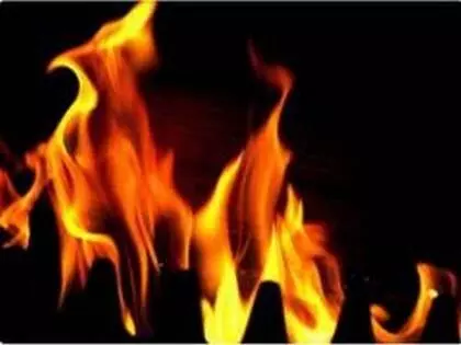 मुंबई के धारावी इलाके में आग लगने से 6 लोग जख्मी, मौके पर दमकल की 10 गाड़ियां मौजूद