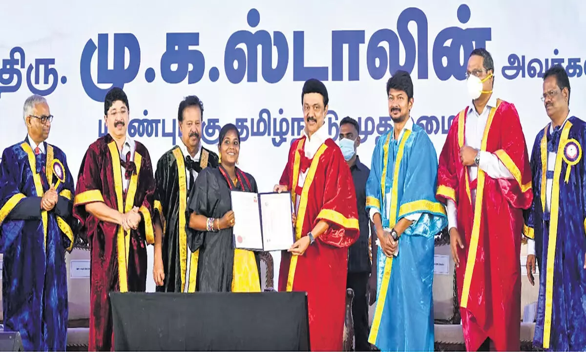 सरकारी योजनाओं के कारण तमिलनाडु को उच्च शिक्षा में शीर्ष स्थान मिला