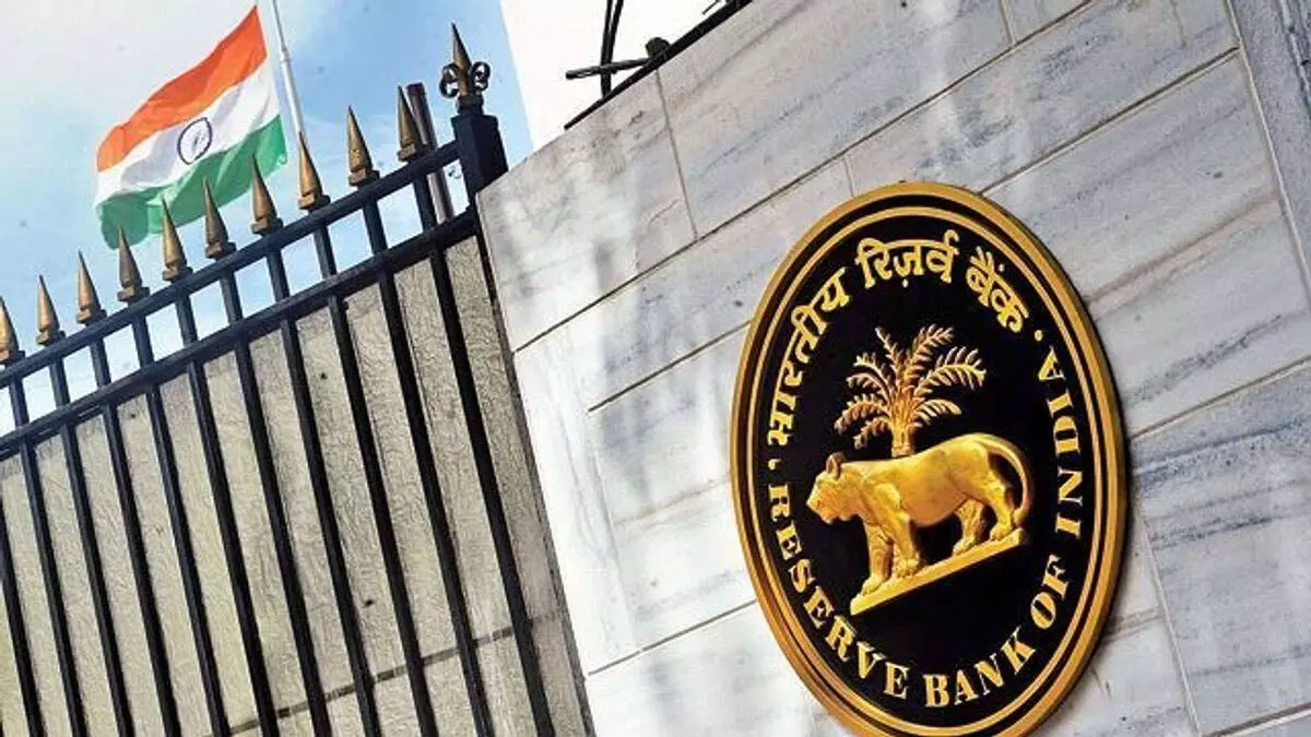 RBI का चला डंडा, Yes बैंक और ICICI बैंक पर लगा जुर्माना, जानें एक्‍शन की वजह
