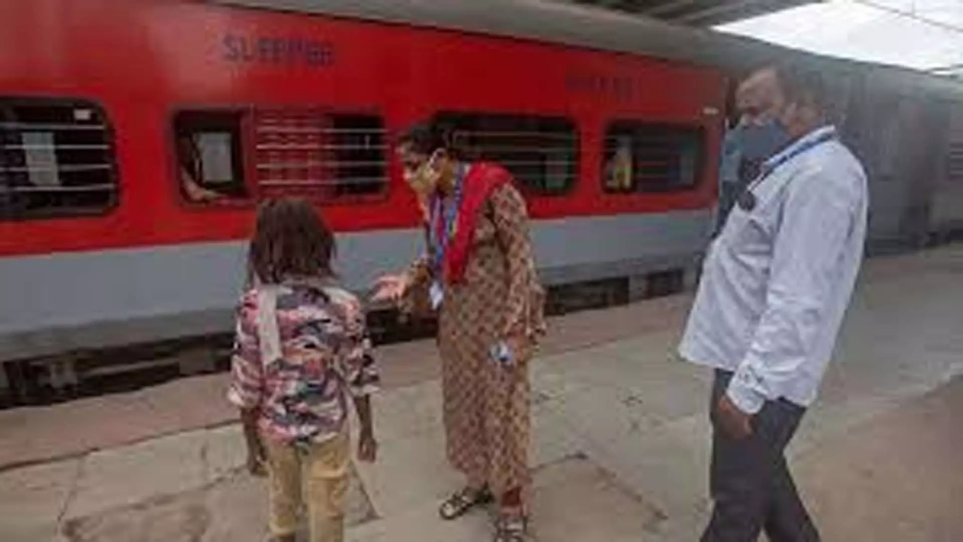 रेलवे सुरक्षा बल ने फिर किया सराहनीय काम, घर से भागे बच्चो को मिलाये परिजनों से