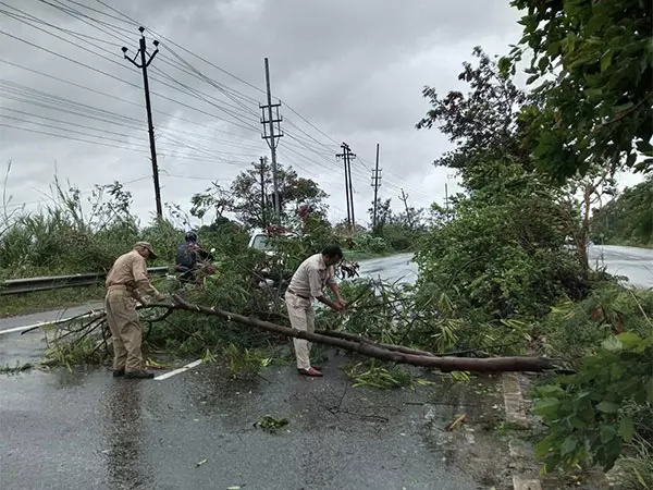 असम के कुछ हिस्सों में भारी तूफान, सीएम सरमा ने अधिकारियों को अलर्ट पर रहने के निर्देश दिए