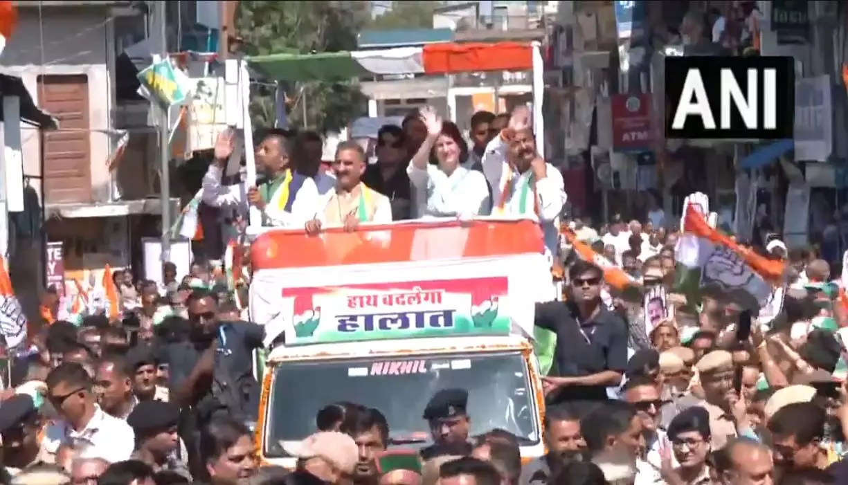 प्रियंका गांधी वाड्रा ने बड़सर में किया रोड शो, देखें VIDEO...