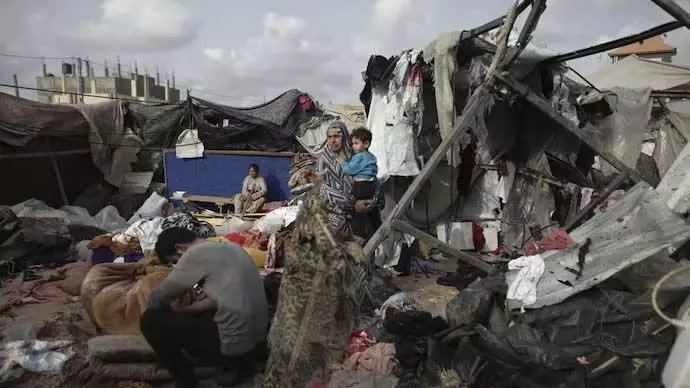 सैटेलाइट छवियों से पता चलता है कि इज़राइल राफा शरणार्थी शिविरों को निशाना बना रहा