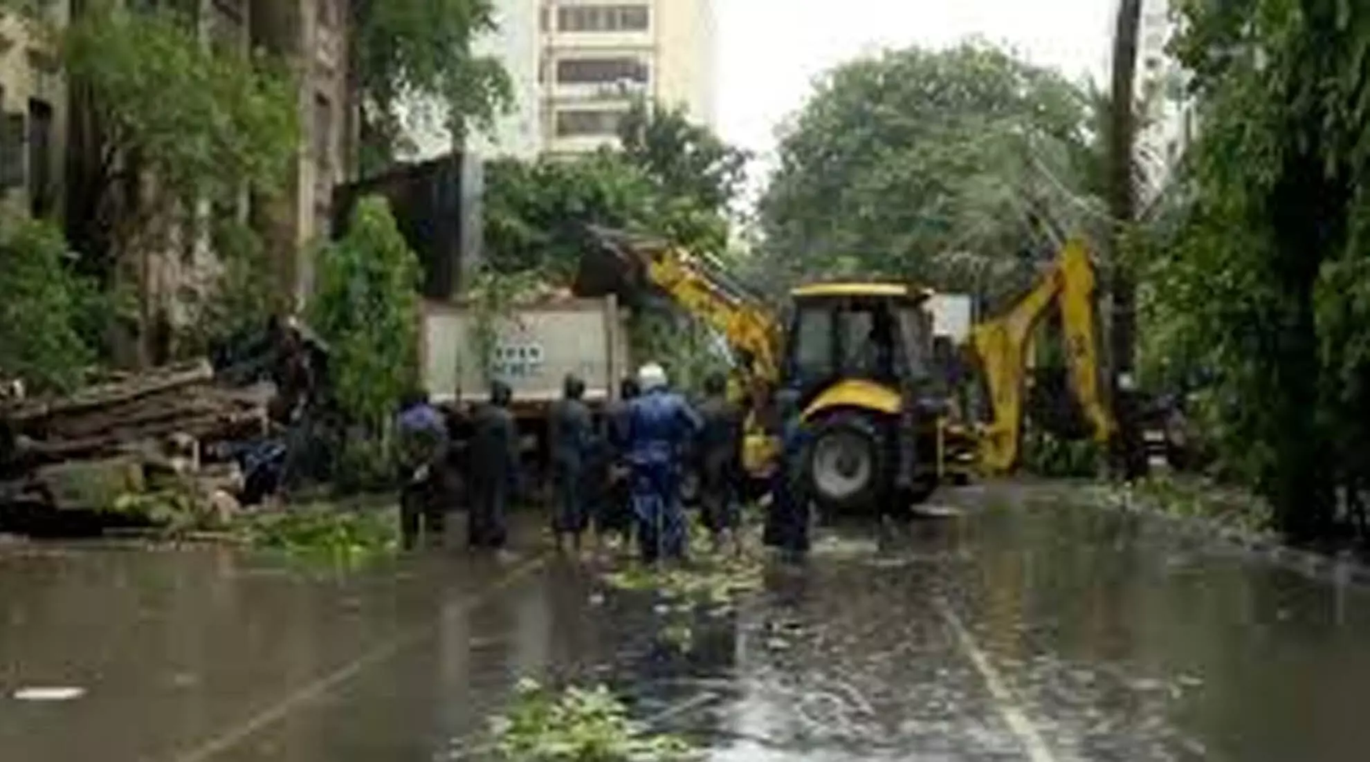 बंगाल के कुछ हिस्सों में चक्रवात रेमल की तबाही उड़ान भारी बारिश जारी रहेगी