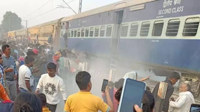 कानपुर पैसेंजर ट्रेन में आग लगने से मचा हड़कप