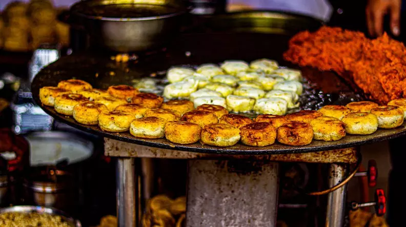 इस वीकेंड  ट्राई करें Street Food