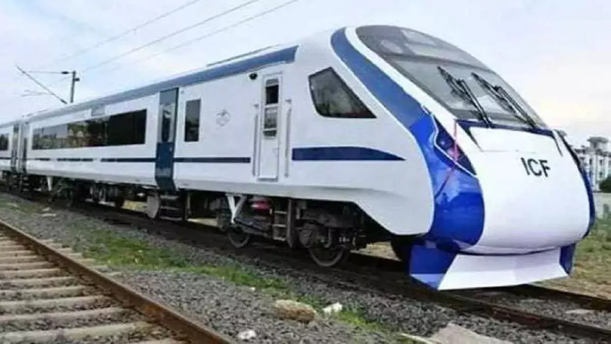 वंदे भारत एक्सप्रेस में तेज धमाका, 40 मिनट तक रुकी रही ट्रेन