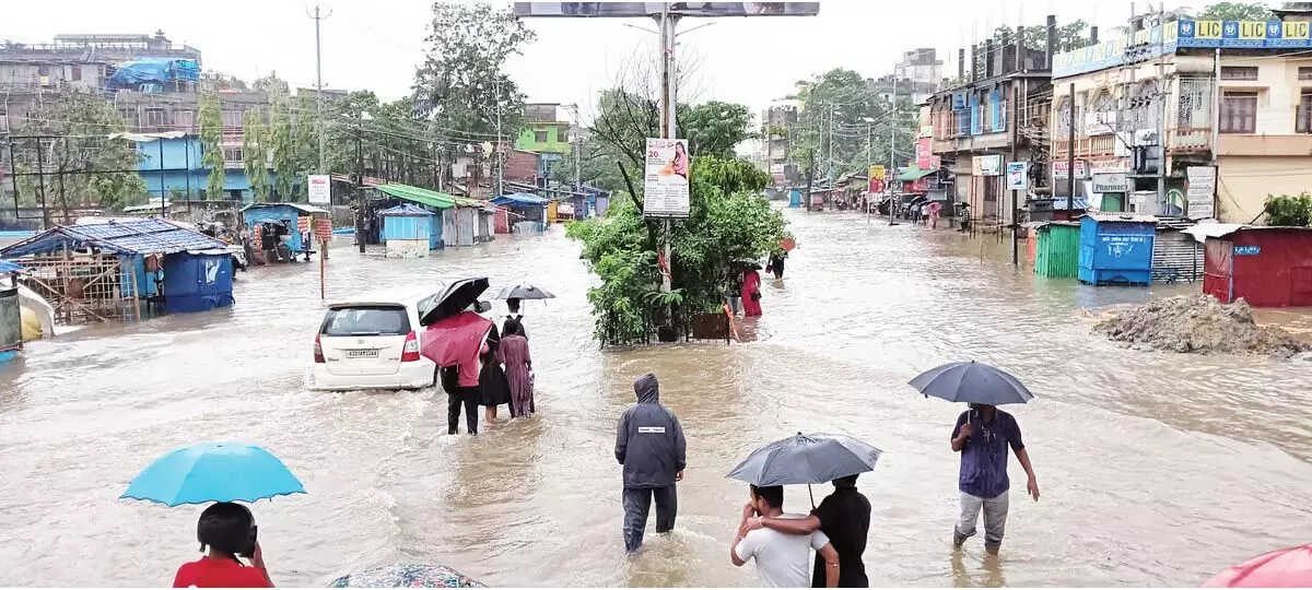 असम बराक घाटी में बाढ़ की स्थिति चिंताजनक
