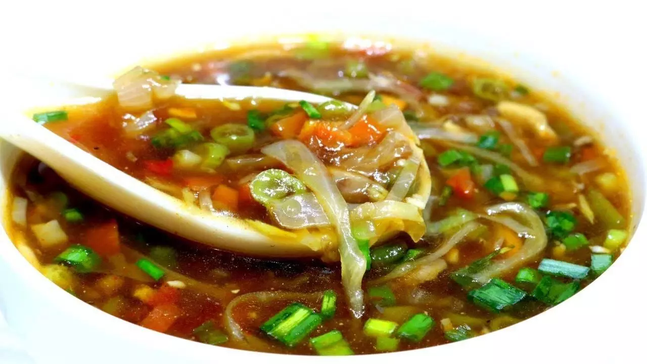 रेस्तरां स्टाइल चीज वेजिटेबल सूप, बनाने की रेसिपी जानें