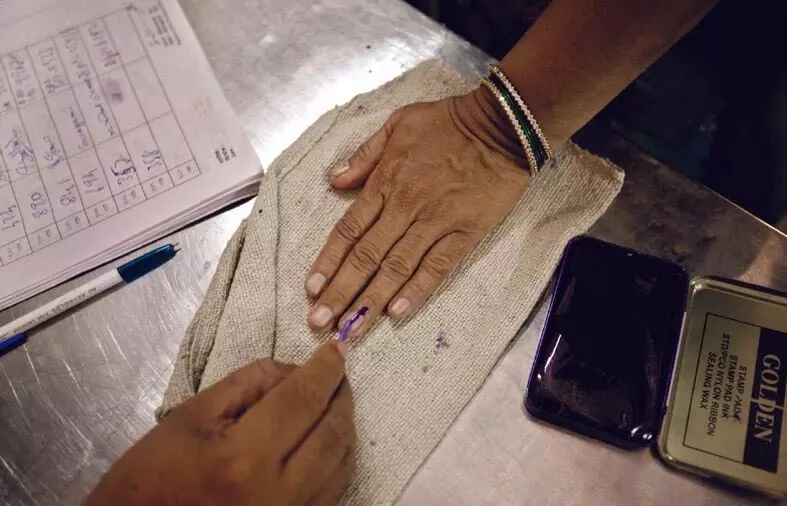 कांगड़ा निर्वाचन क्षेत्र में 95% से अधिक लोगों ने घर पर ही स्याही डाली