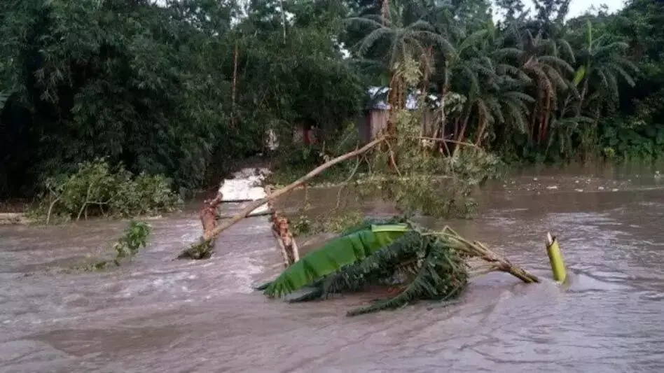 कपिली नदी के बढ़ते जलस्तर के कारण व्यापक विस्थापन और व्यवधान उत्पन्न हो रहा