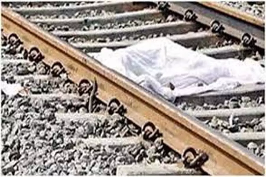 युवक की पीट-पीट कर हत्या, रेलवे ट्रैक के पास मिला शव