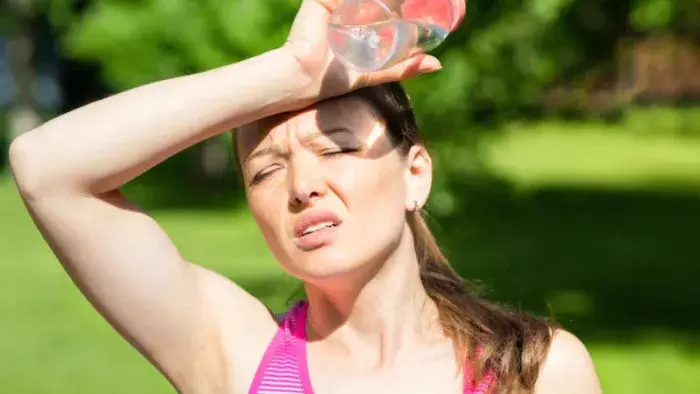 एसी से सीधे धूप में जाना सेहत के लिए जोखिमभरा हो सकता है