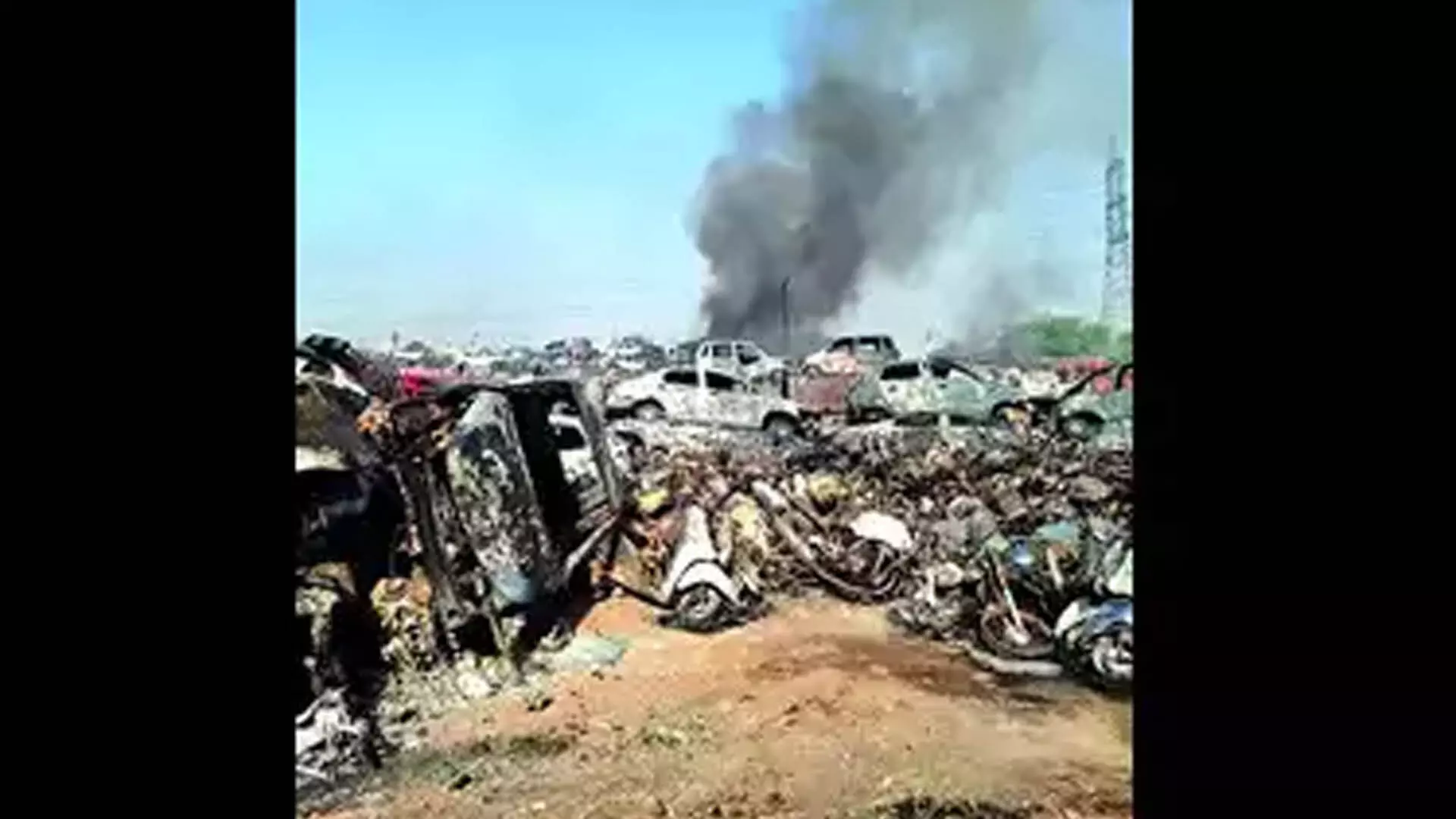 North Delhi: उत्तरी दिल्ली में भीषण आग से 300 वाहन जलकर खाक हो गए