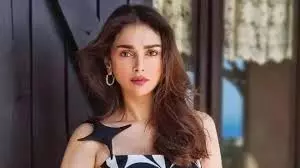 Entertainment news: Aditi Rao Hydari  की फोटो ने मचाया इंटरनेट पर तहलका