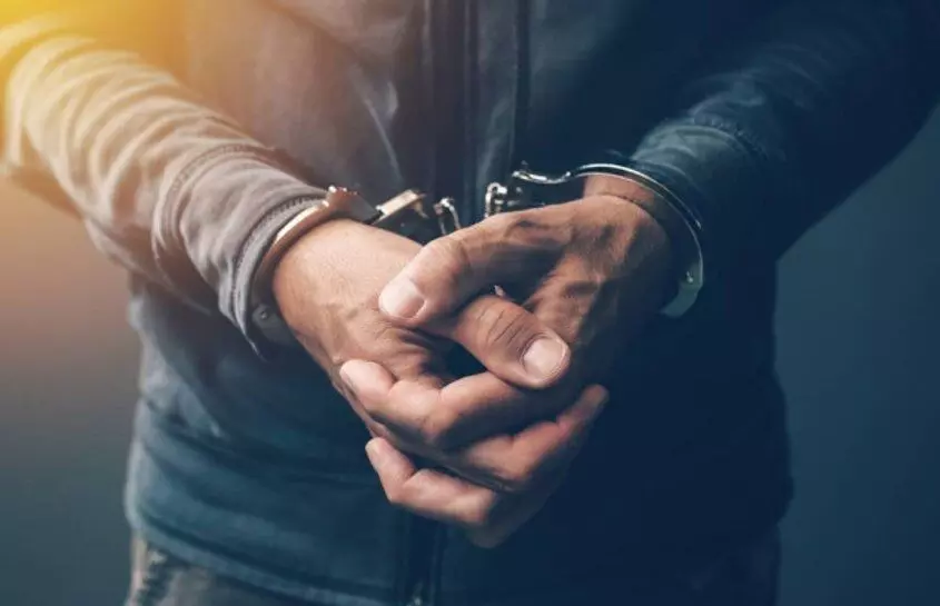 महिलाओं के गले से चेन तोड़ने वाला गुलैल गैंग का बदमाश गिरफ्तार हुआ