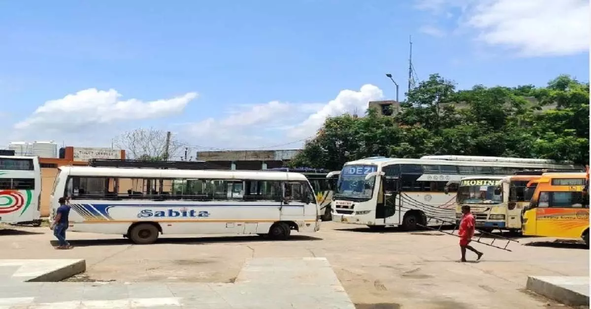 Bus strike : संबलपुर में बस हड़ताल हो गई, स्टैंड पर हेल्पर को चाकू मार दिया गया